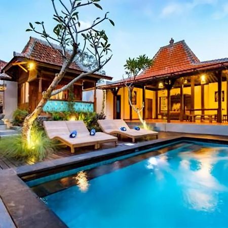 Hotel And Villa B52 กิลิไอร์ ภายนอก รูปภาพ