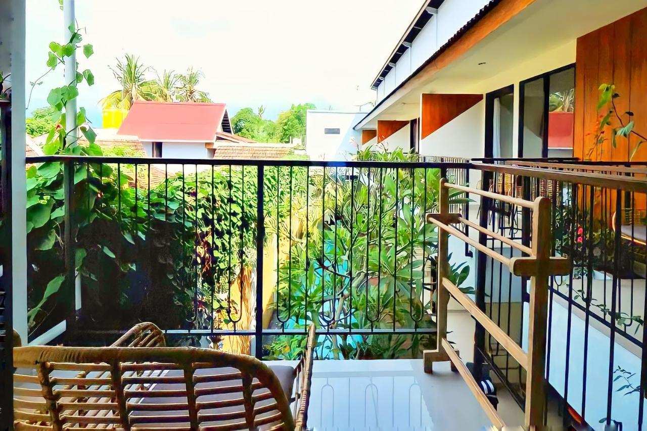 Hotel And Villa B52 กิลิไอร์ ภายนอก รูปภาพ